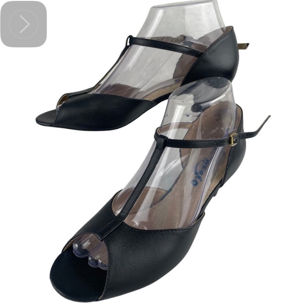 Capezio. Women's Size 8 W Heels, pre-owned open toe black